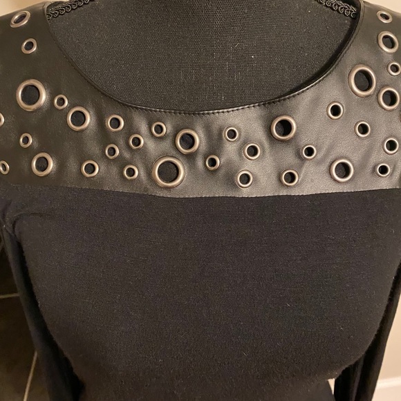 Venus black open shoulder top - Picture 5 of 11